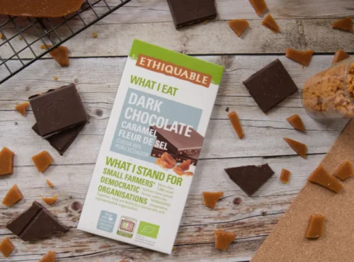 Tablette de chocolat noir caramel fleur de sel, morceaux de chocolat, éclats de caramel